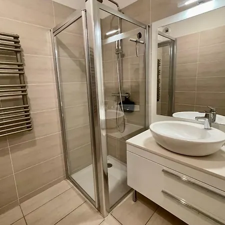 Oxford 1 Bedroom In A Brand New Building With A Pool *