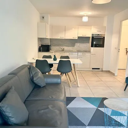 Oxford 1 Bedroom In A Brand New Building With A Pool Holiday home