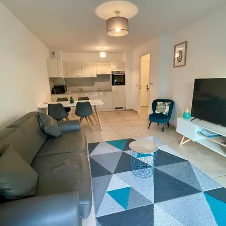 Oxford 1 Bedroom In A Brand New Building With A Pool Holiday home *