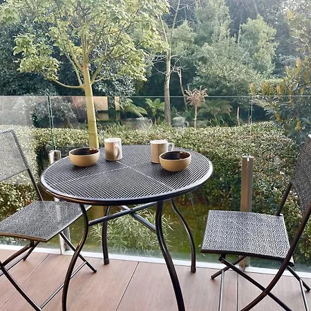 Ferienhaus Oxford 1 Bedroom In A Brand New Building With A Pool *