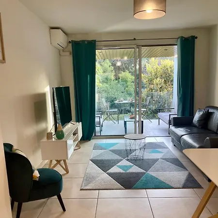 Oxford 1 Bedroom In A Brand New Building With A Pool